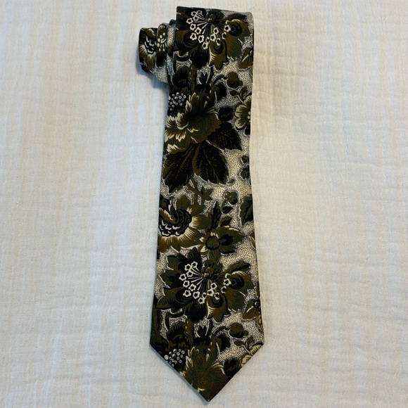 👔 YSL Necktie 👔 - Picture 1 of 6